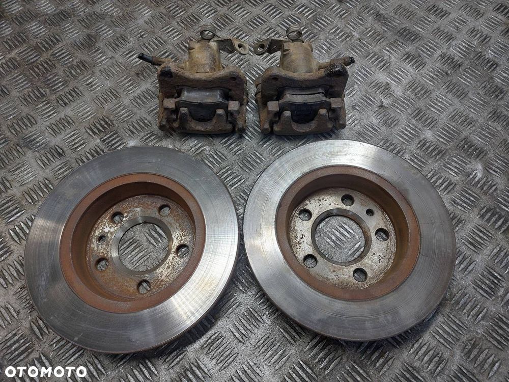 TARCZE HAMULCOWE TYŁ + KLOCKI + ZACISKI FORD GALAXY MK1 SHARAN ALHAMBRA - 2
