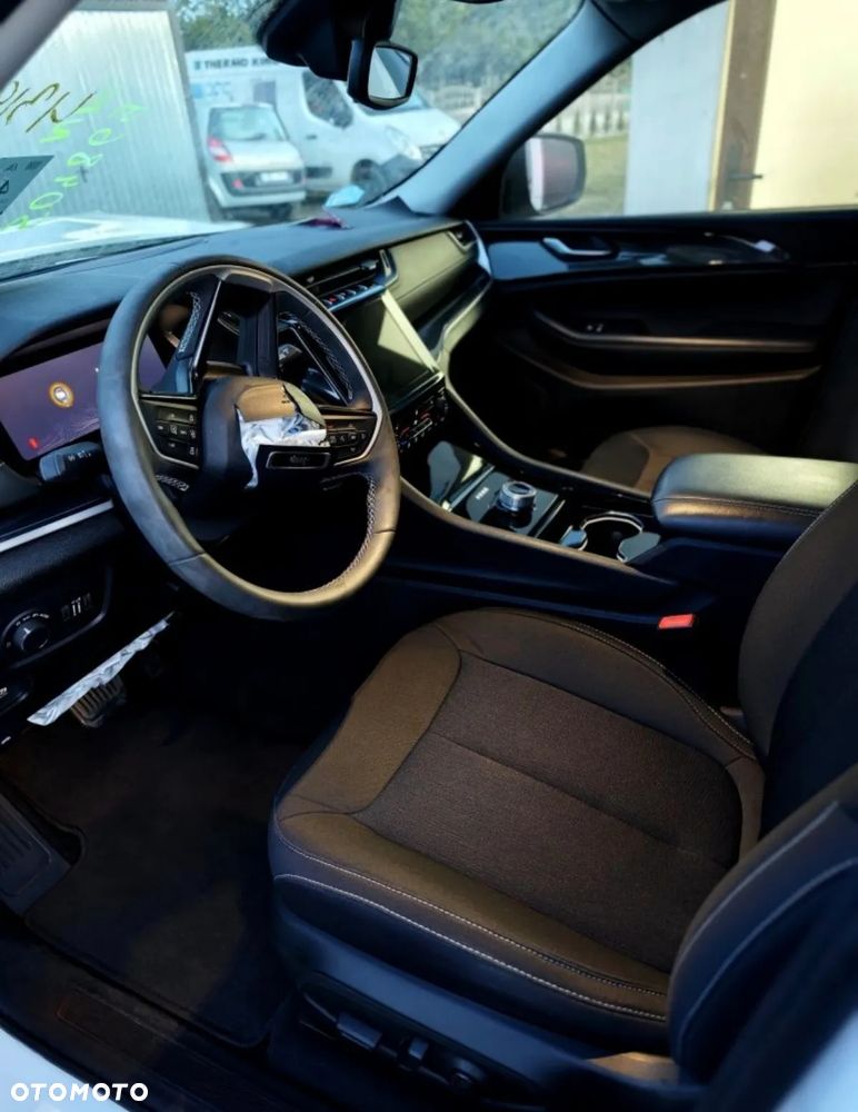 Jeep Grand Cherokee - 8