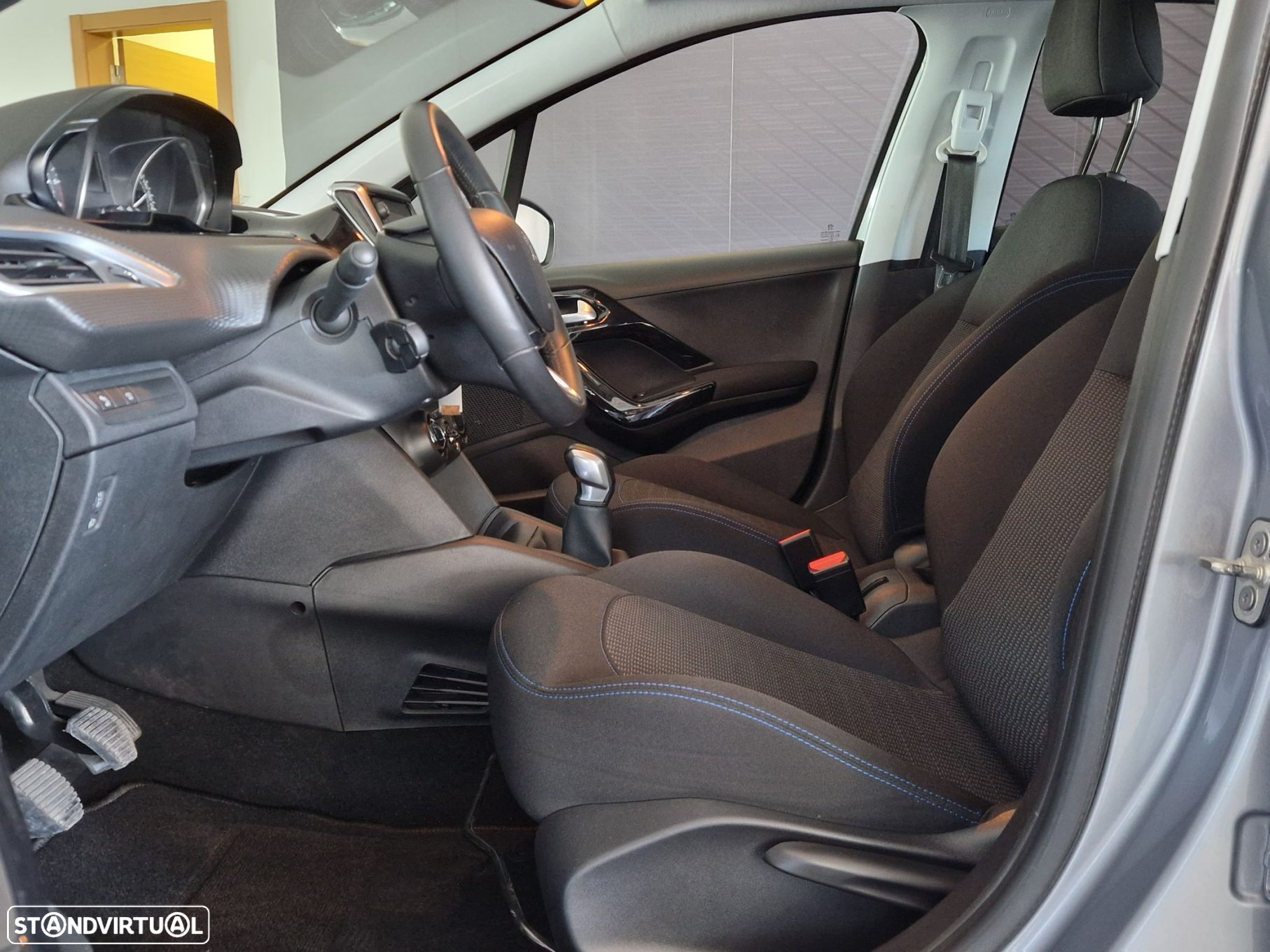 Peugeot 208 1.2 PureTech Signature - 8