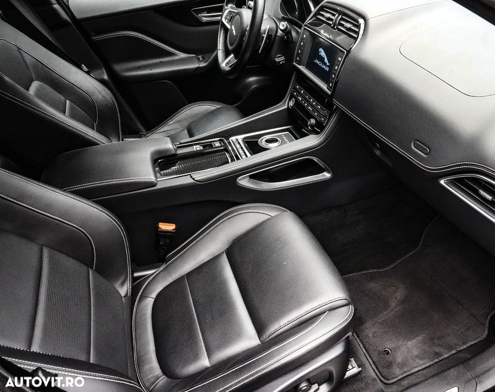 Jaguar F-Pace 20d AWD R-Sport - 13