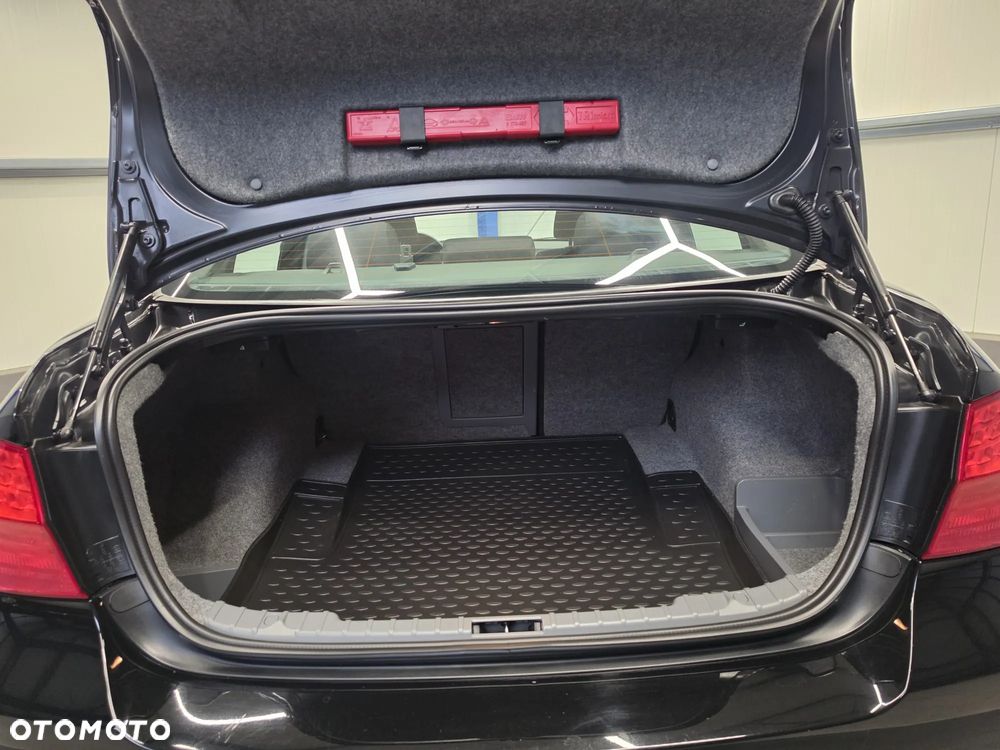 BMW Seria 3 318i Edition Exclusive - 19