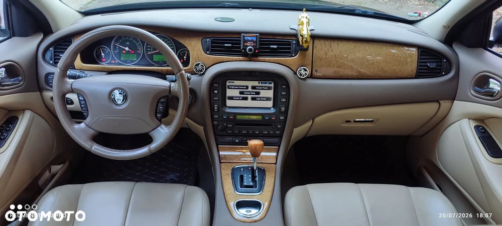 Jaguar S-Type - 18