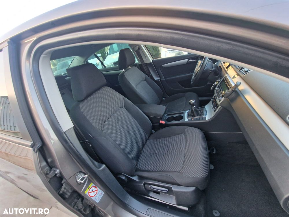 Volkswagen Passat 1.6 TDI DPF BlueMotion Technology Comfortline - 14