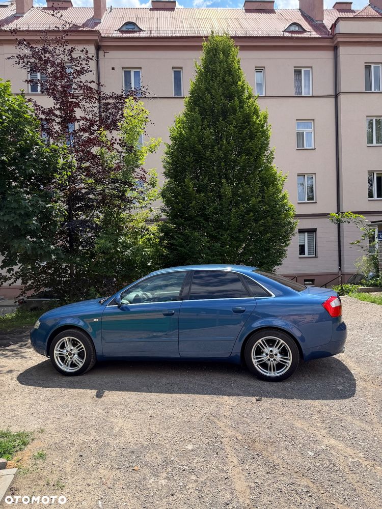Audi A4 Limousine - 5