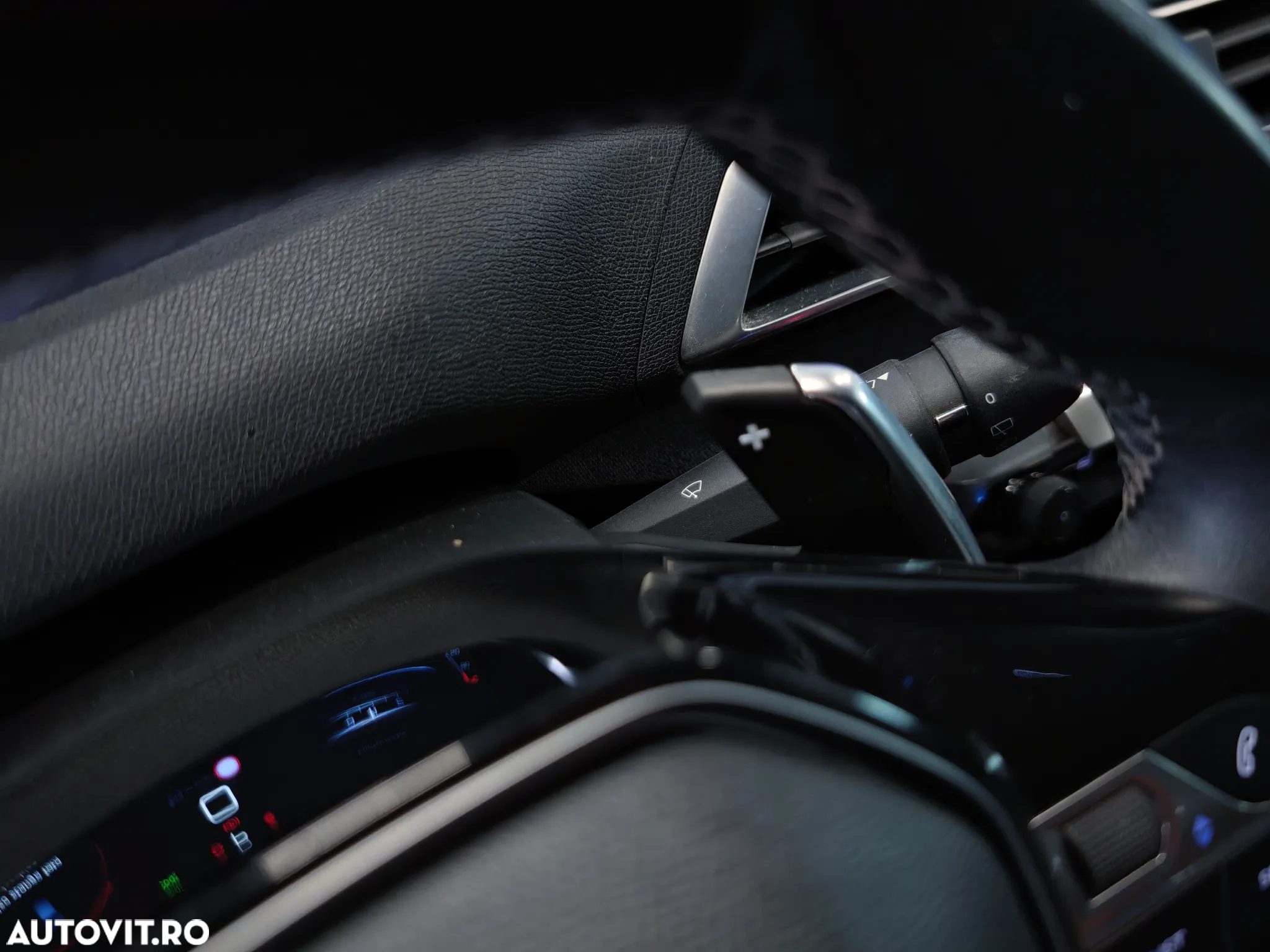 Peugeot 3008 1.2 PureTech S&S EAT8 Allure - 25