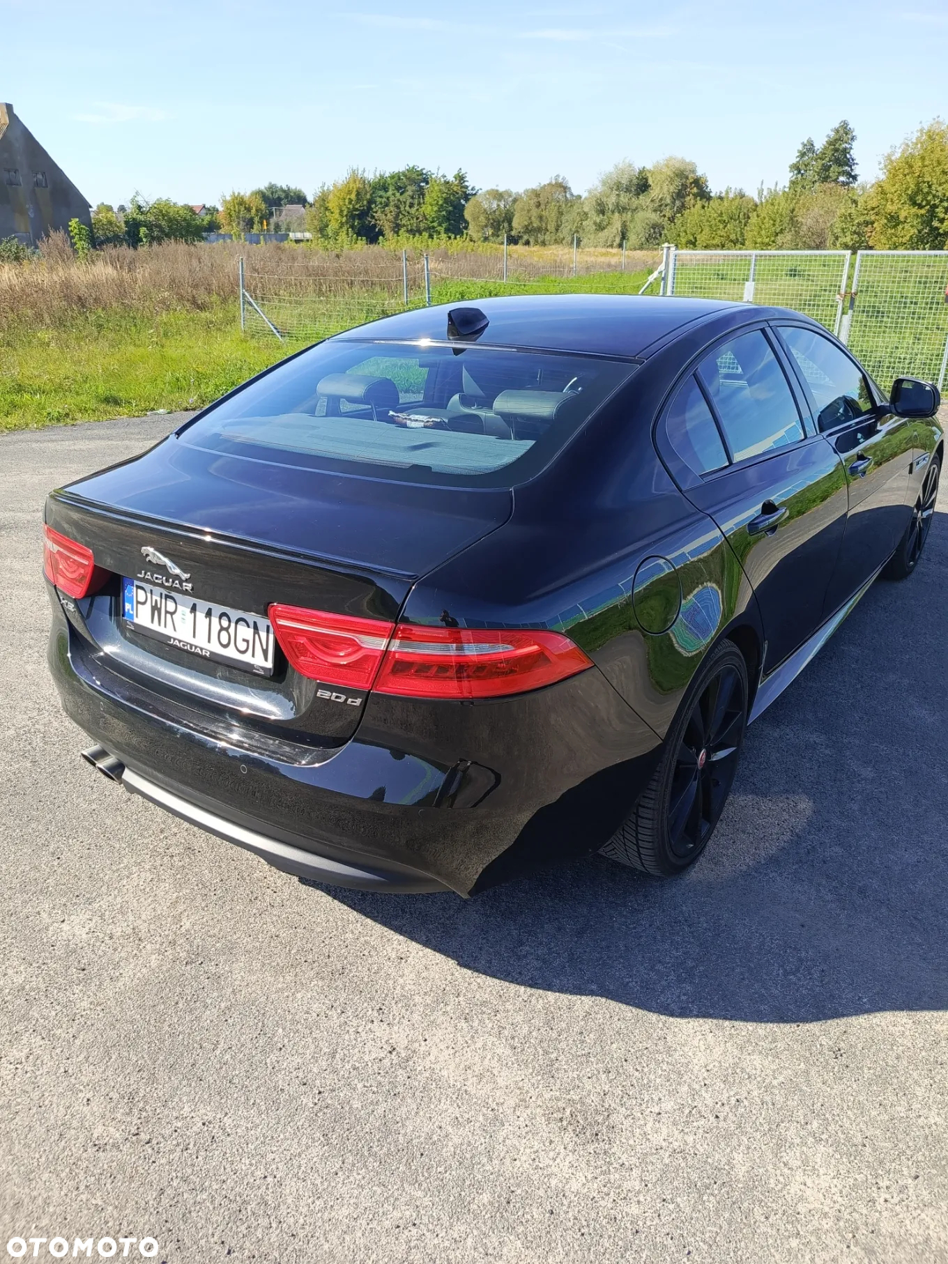 Jaguar XE 2.0 D R-Sport - 36
