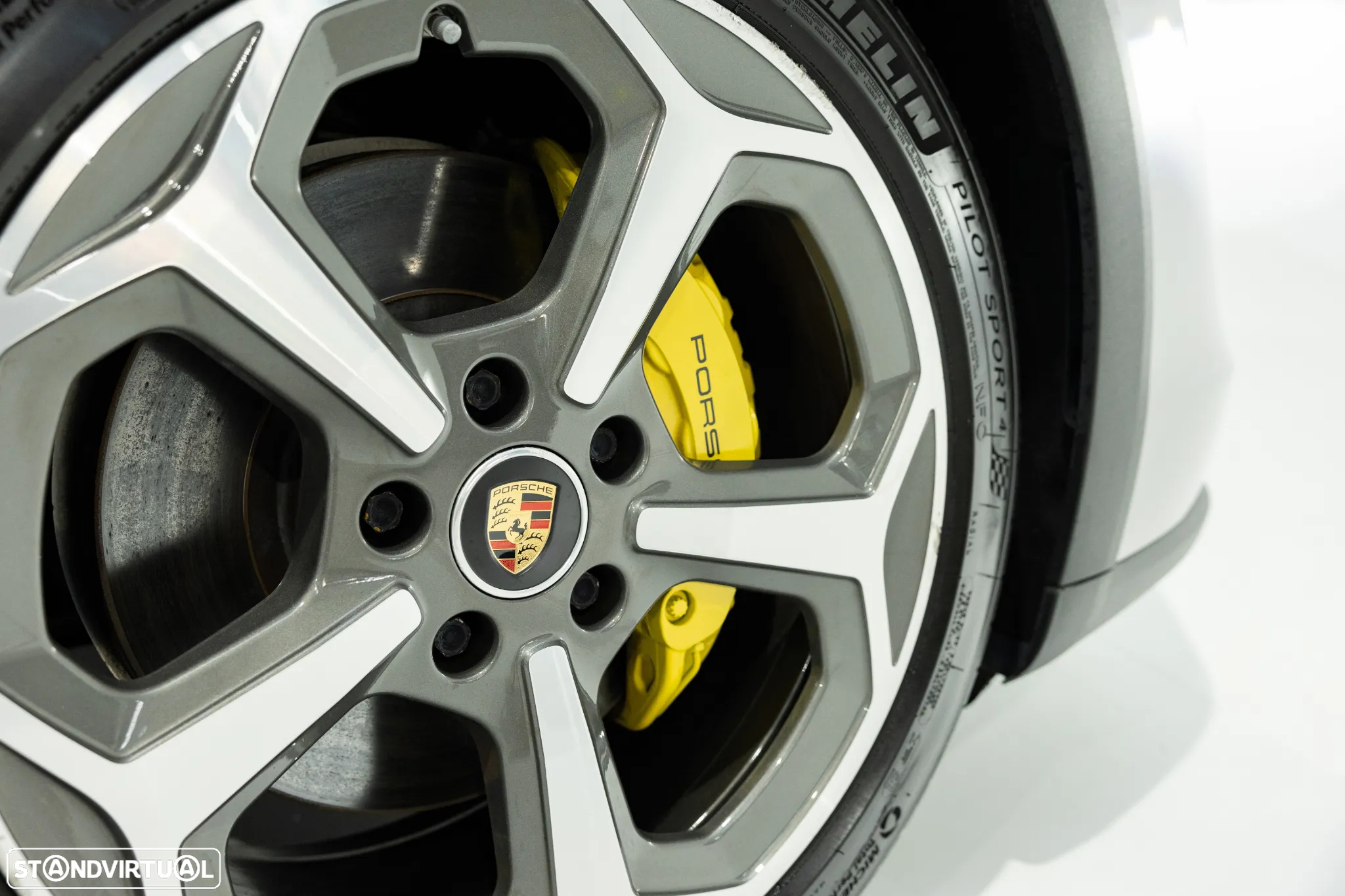 Porsche Taycan Cross Turismo 4 - 13
