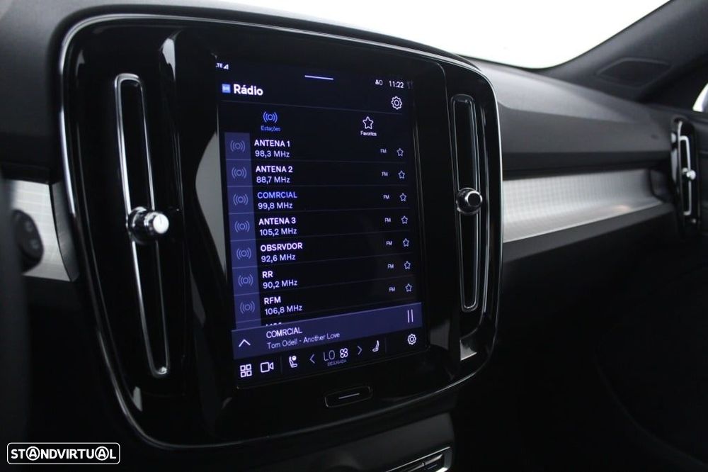 Volvo XC 40 2.0 B3 Plus Dark - 28