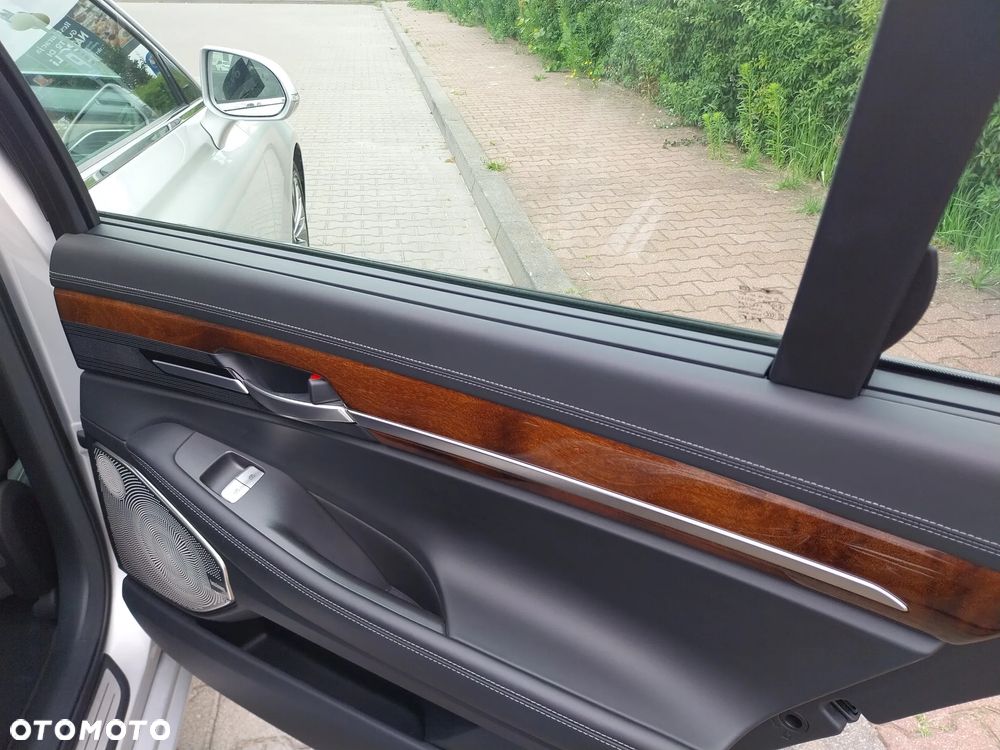 Genesis G90 - 19