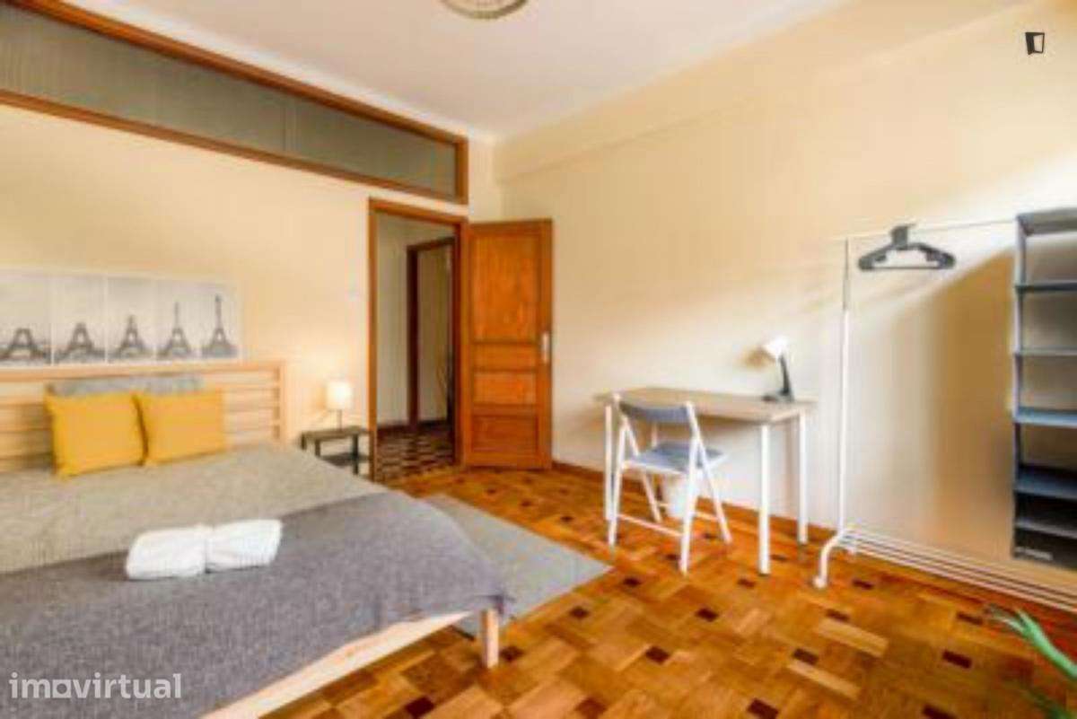 Quarto - localizado em Santo Ildefonso Porto - Grande imagem: 2/10