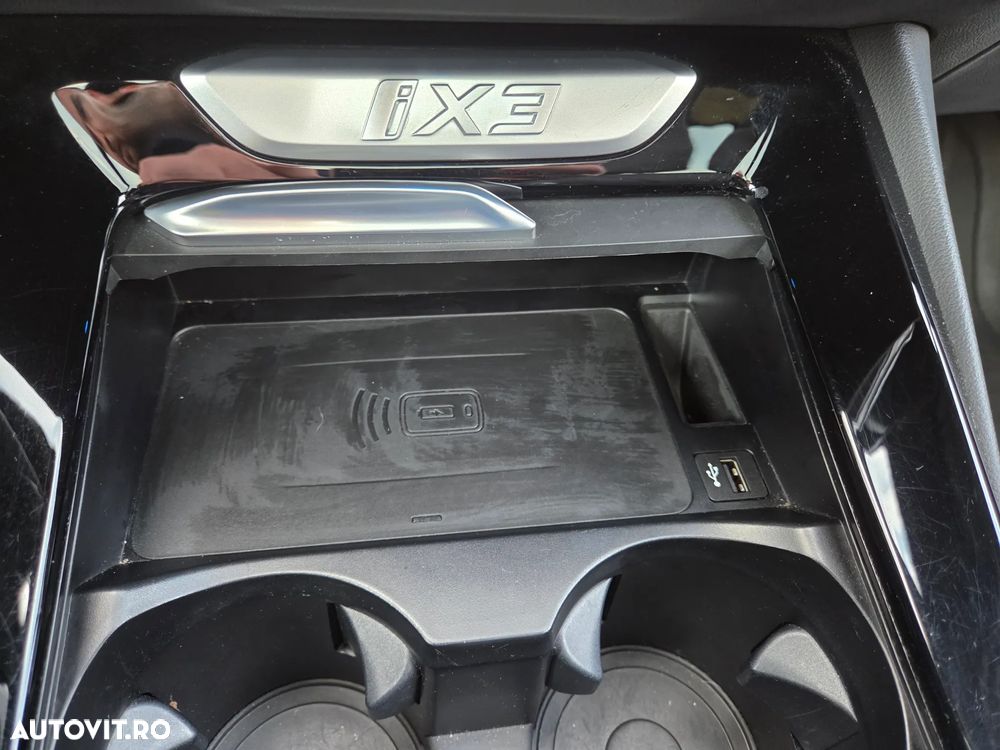 BMW iX3 - 8