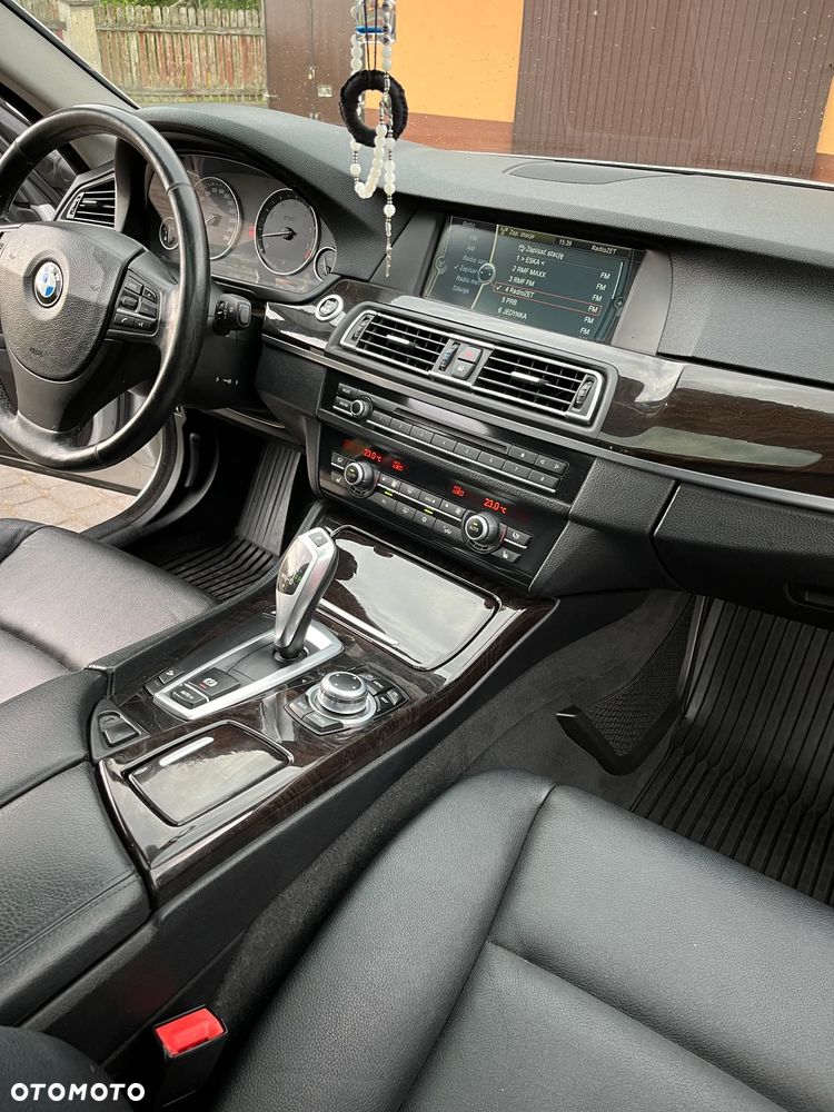 BMW Seria 5 535i xDrive Sport-Aut - 12