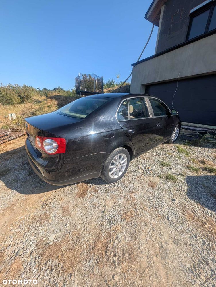 Volkswagen Jetta - 3