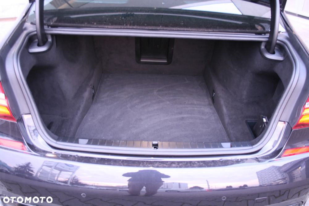BMW Seria 7 750i xDrive - 23