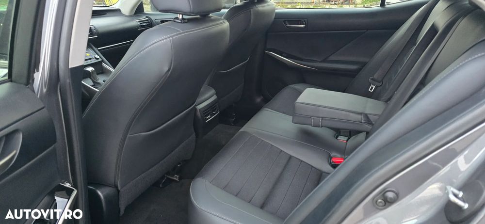 Lexus Seria IS 300h Executive Plus - 17