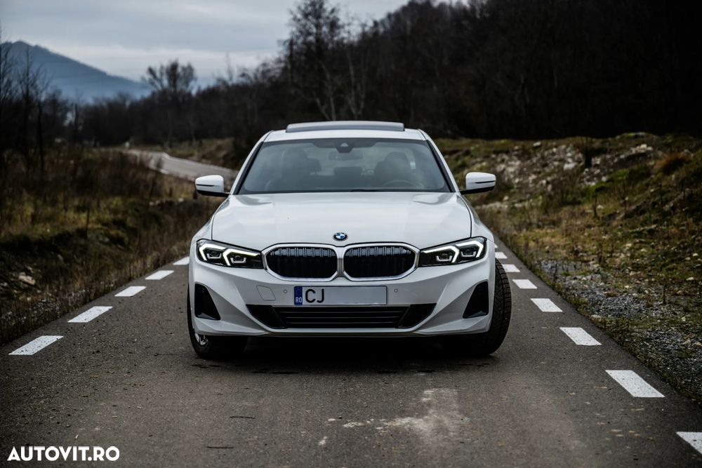 BMW Seria 3 330i xDrive Aut. Sport Line - 2