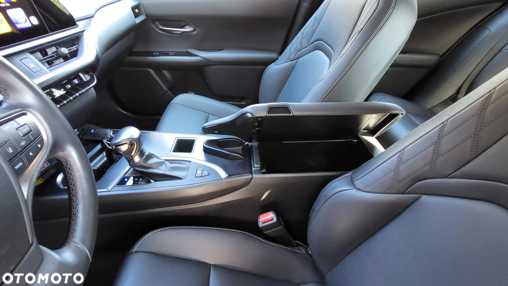 Lexus UX 250h GPF Business AWD - 20