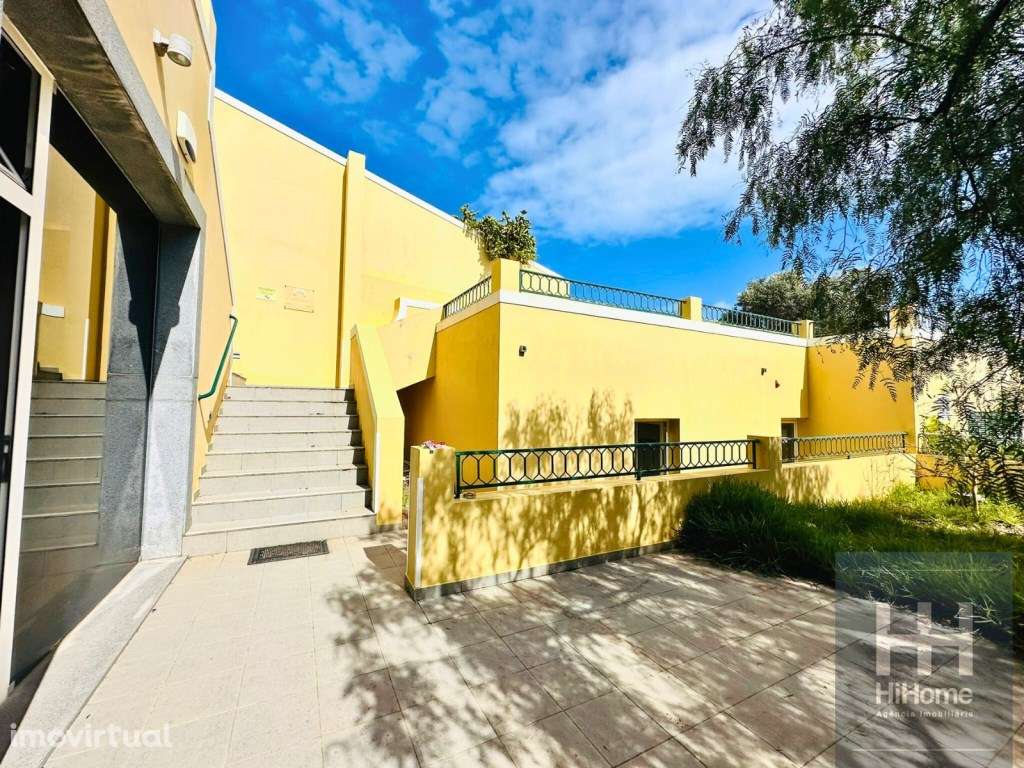 Prédio com comércio e habitação na Vila Baleira, Porto Santo - Grande imagem: 5/38