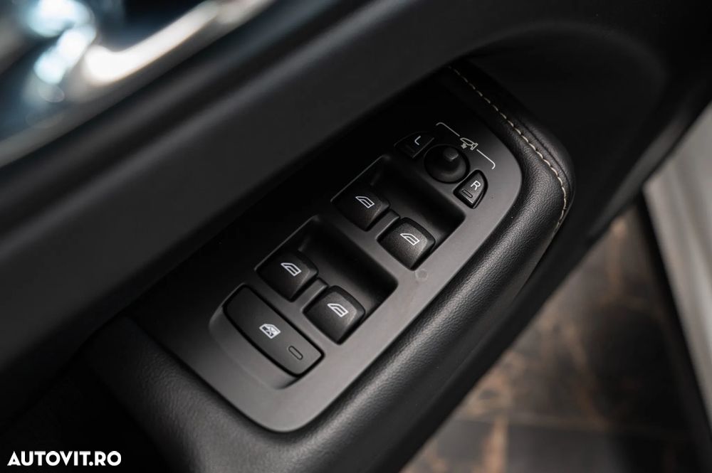 Volvo XC 60 D5 AWD Geartronic RDesign - 20