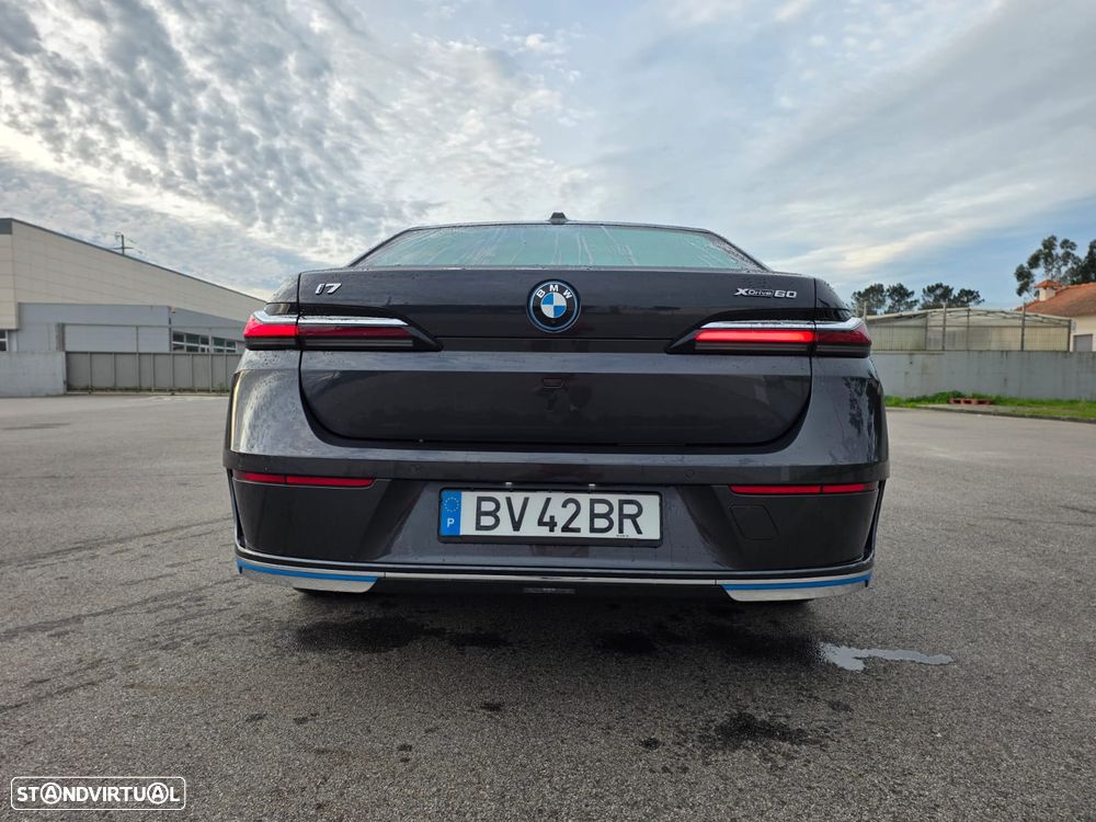 BMW i7 - 7