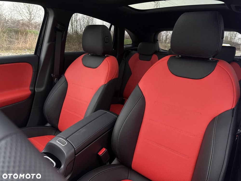 Mercedes-Benz GLA - 11