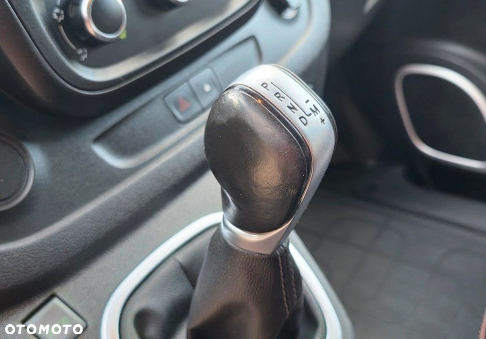 Renault Trafic - 16