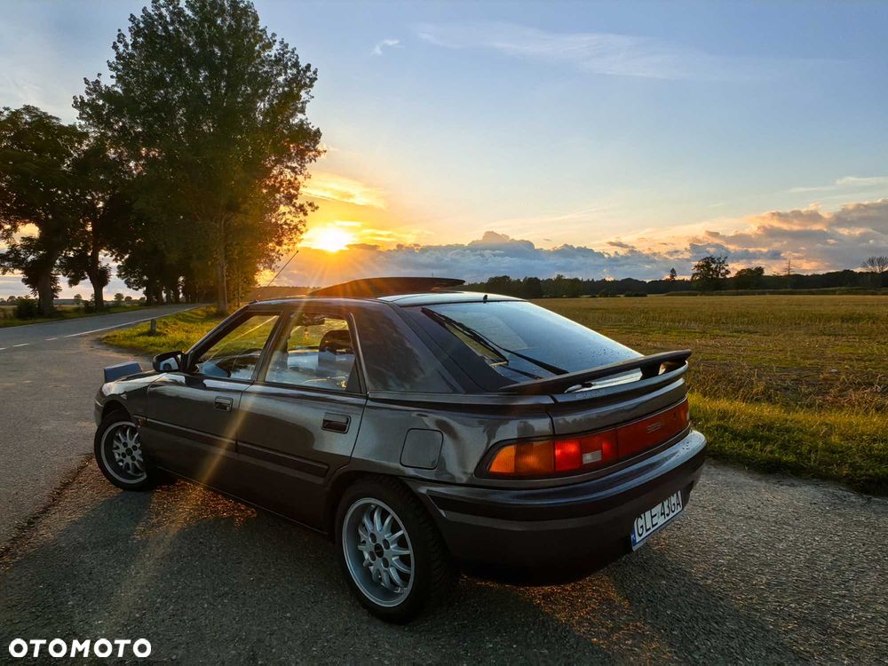 Mazda 323F - 2
