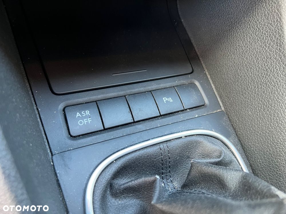 Volkswagen Golf 1.6 TDI DPF Highline - 18