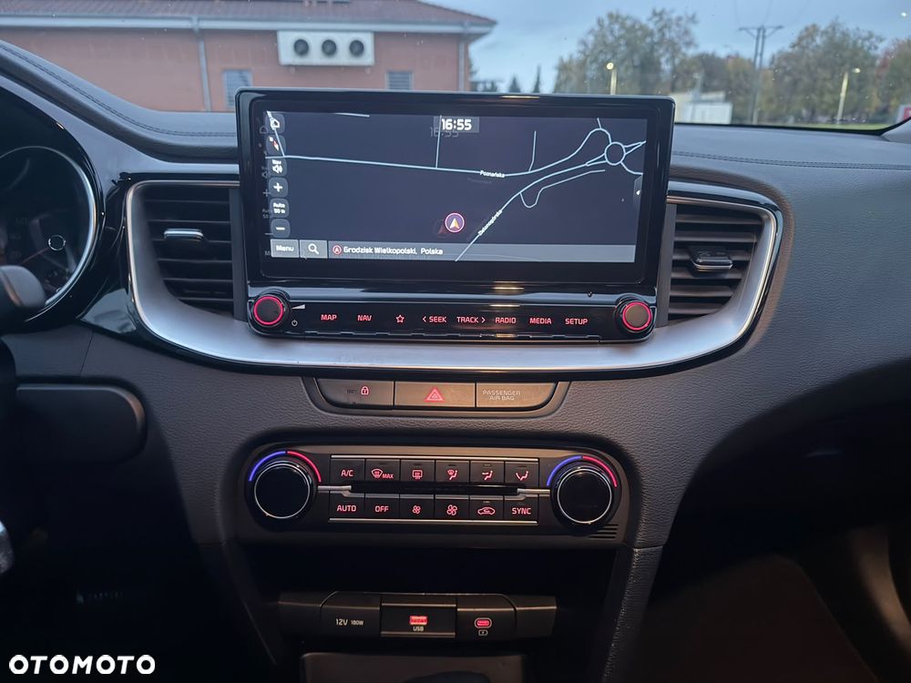 Kia Ceed - 12