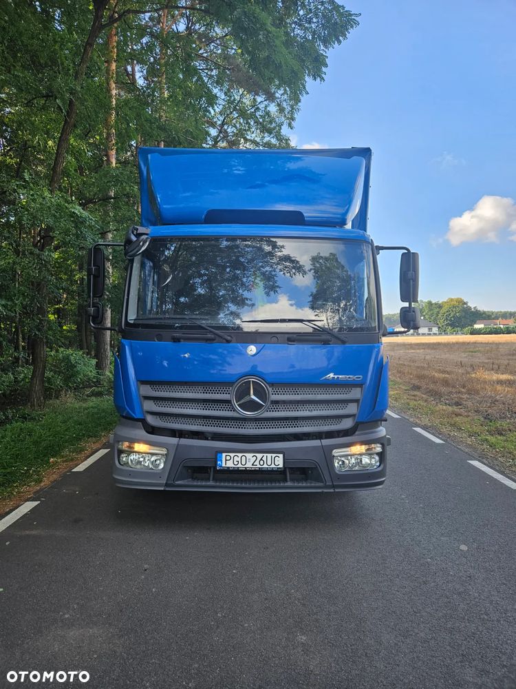 Mercedes-Benz 818 - 2
