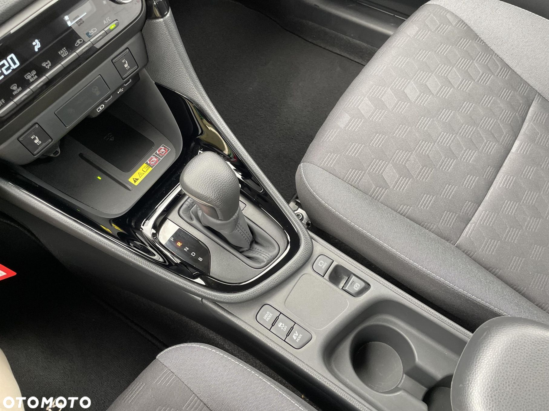 Toyota Yaris Hybrid 1.5 Style - 26