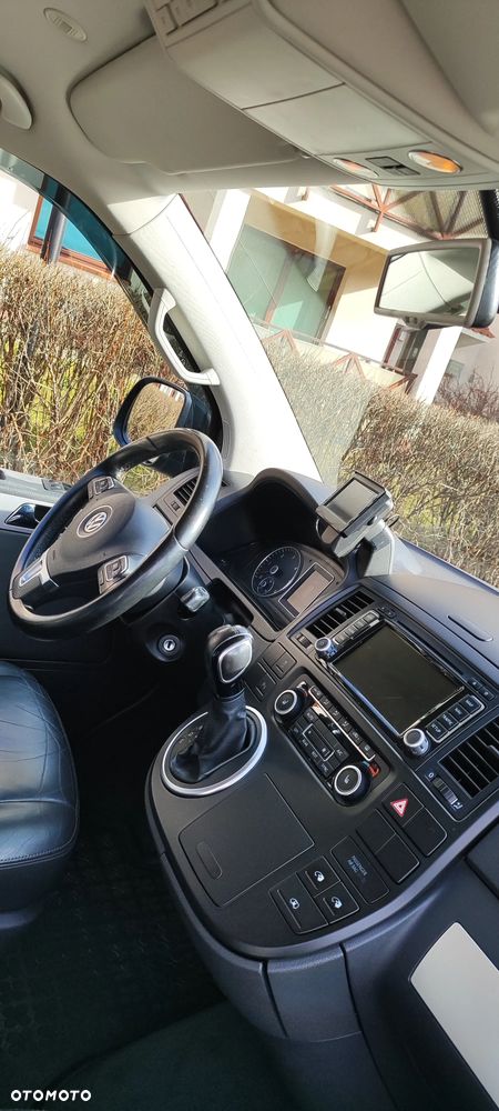 Volkswagen Multivan - 15