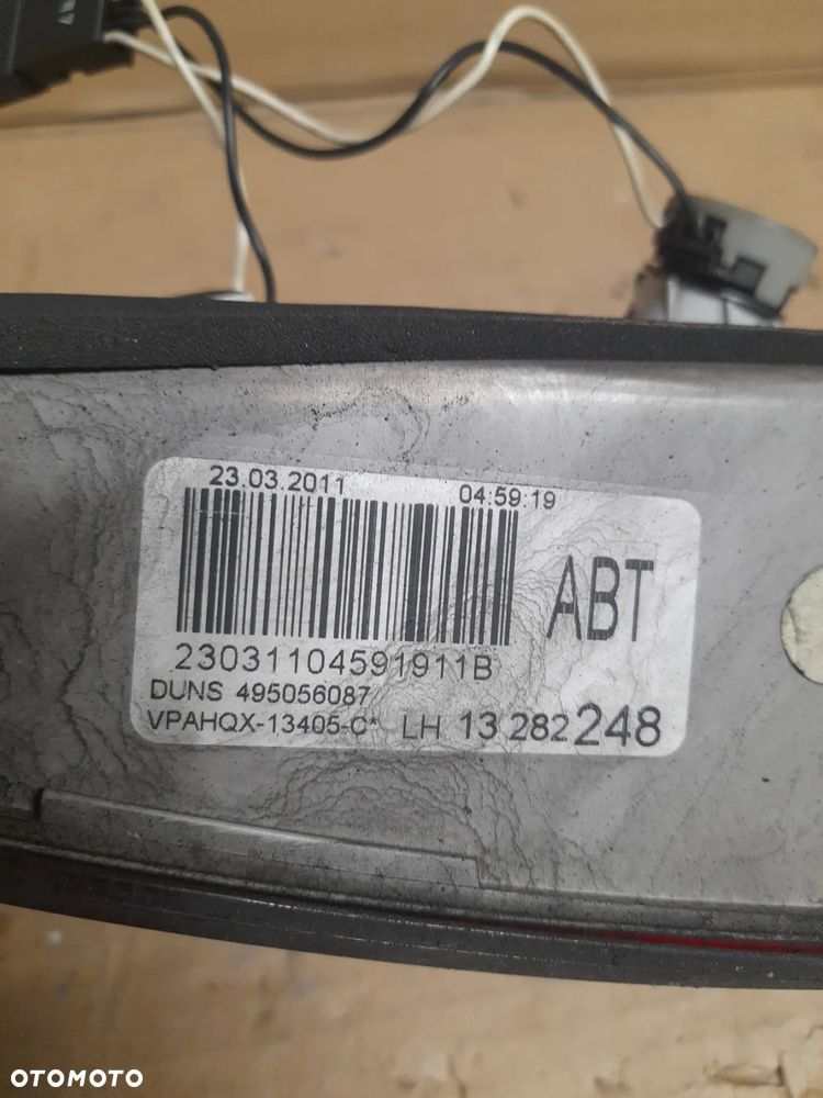 LAMPA LEWY TYŁ W KLAPĘ OPEL ASTRA J KOMBI nr 13314056 / 495056087 - 2