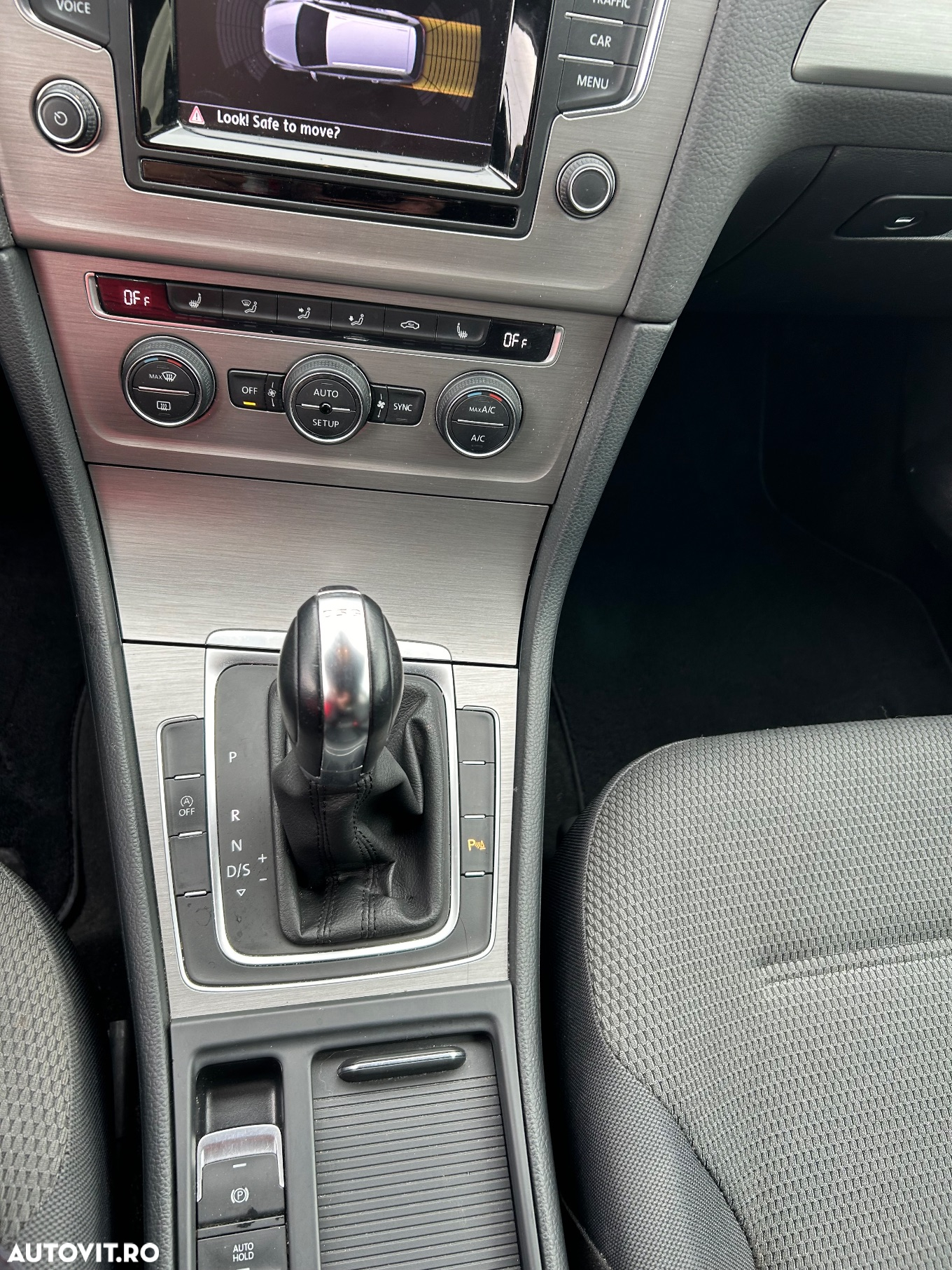 Volkswagen Golf 1.6 TDI BlueMotion Technology DSG Comfortline - 11