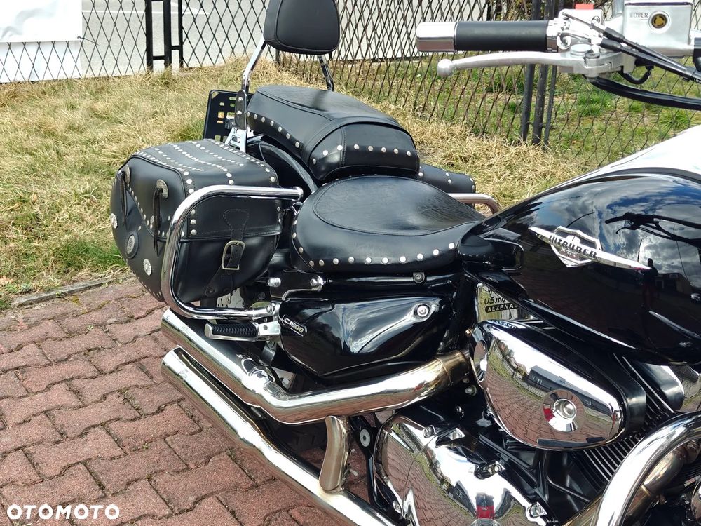 Suzuki Intruder - 11