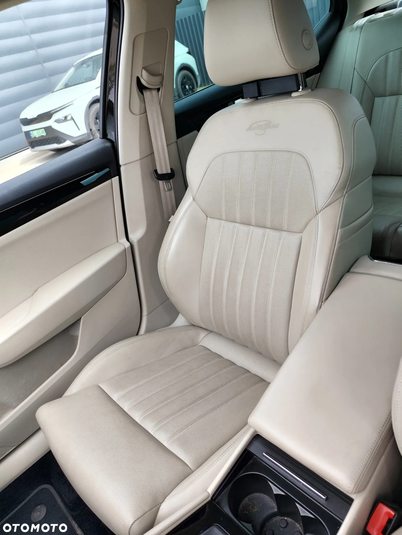Skoda Superb 2.0 TDI 4x4 L&K DSG - 8