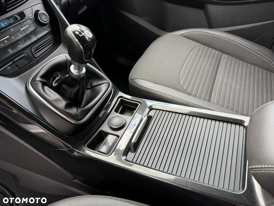 Ford Kuga 2.0 TDCi 2x4 Titanium - 27