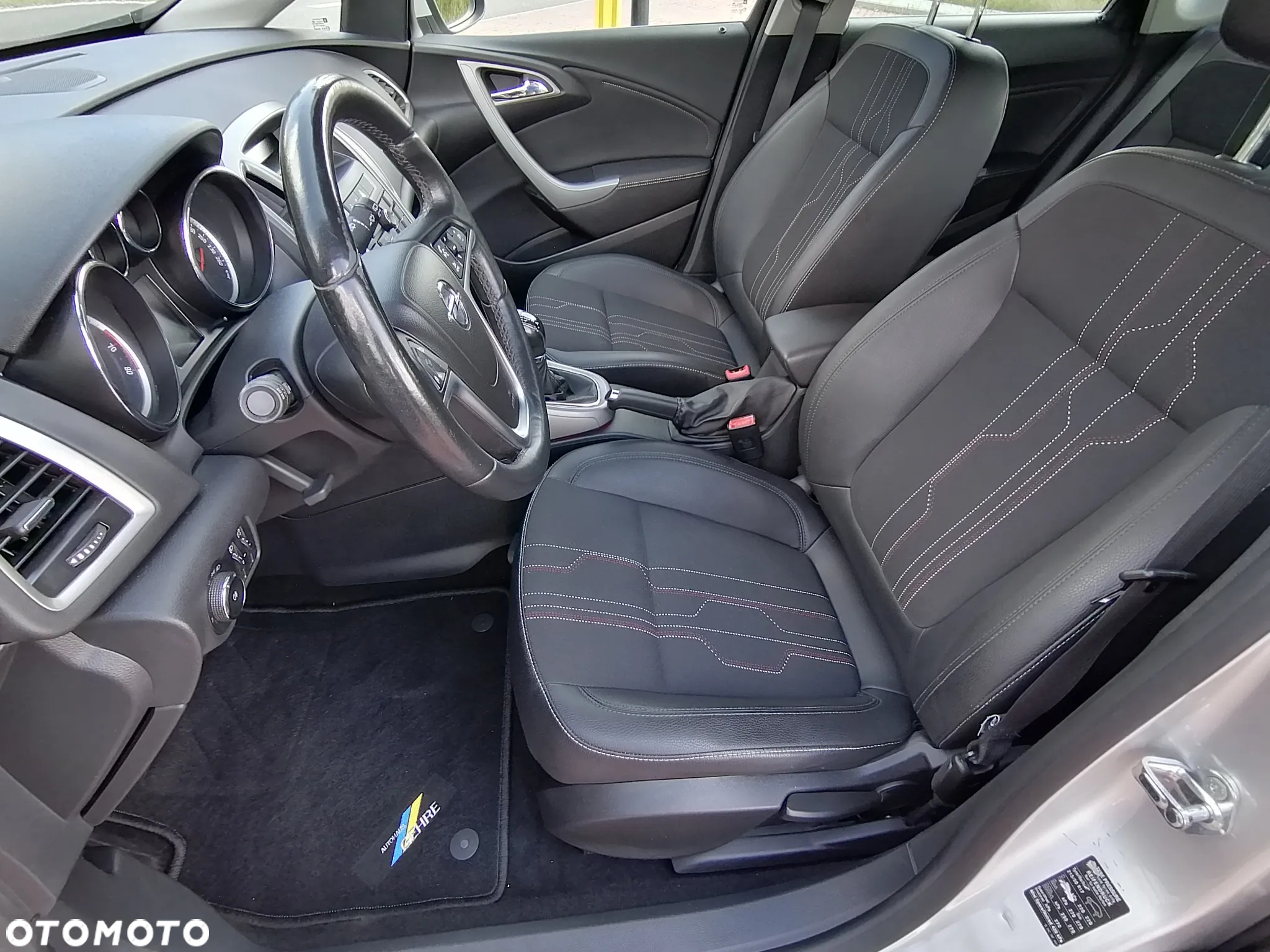 Opel Astra 1.4 Turbo 150 Jahre - 14
