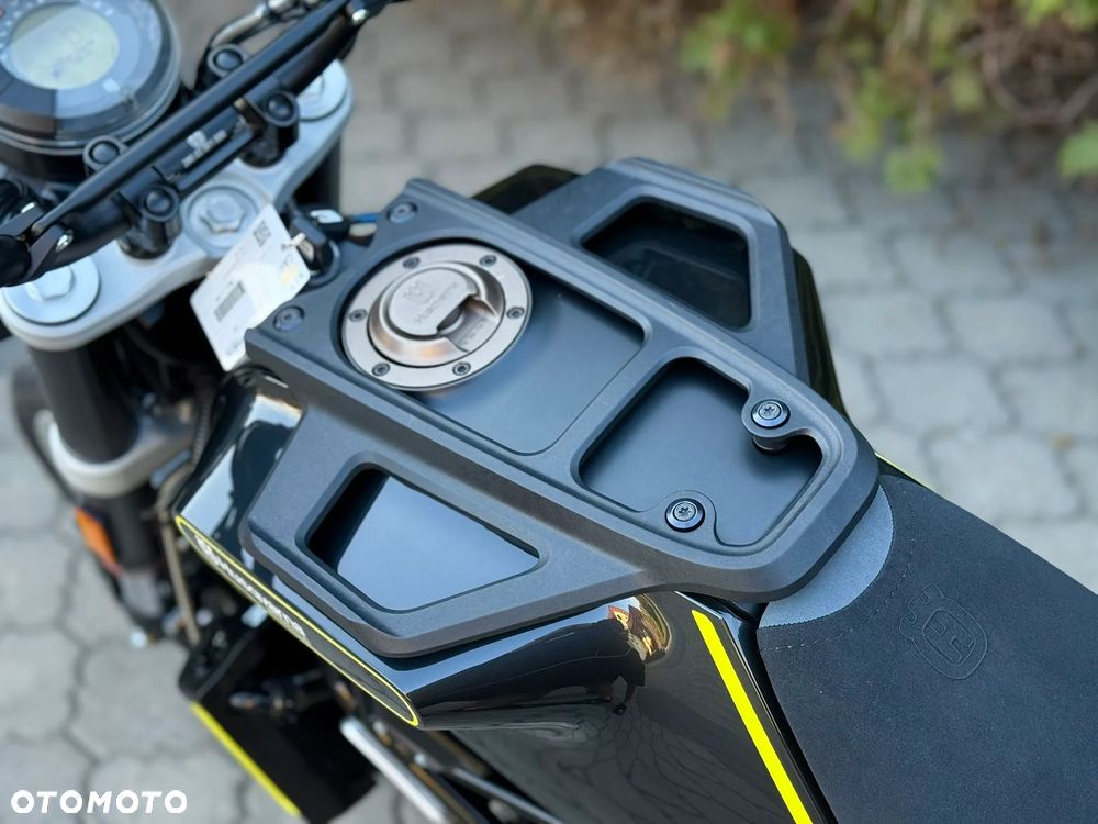 Husqvarna Svartpilen - 30