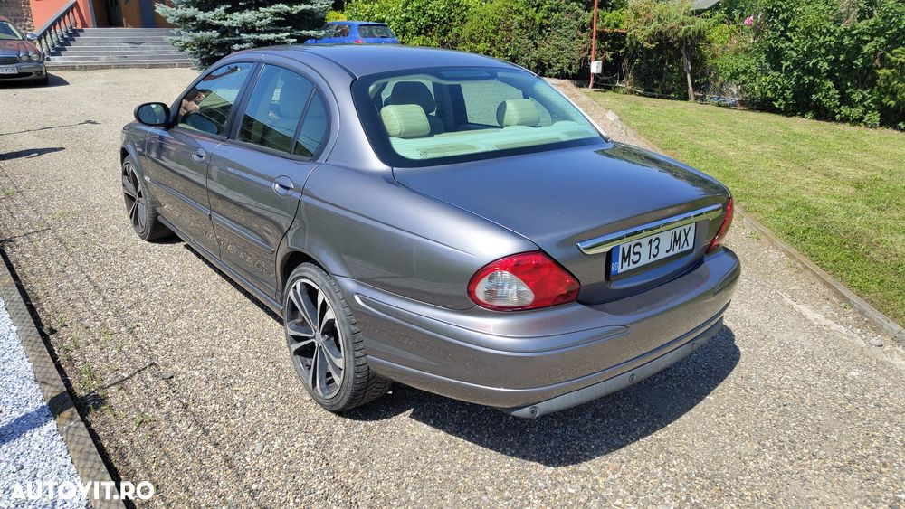 Jaguar X-Type 2.2 - 4
