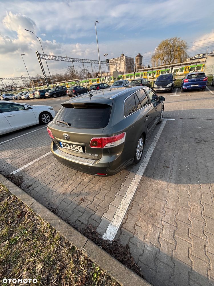 Toyota Avensis - 8