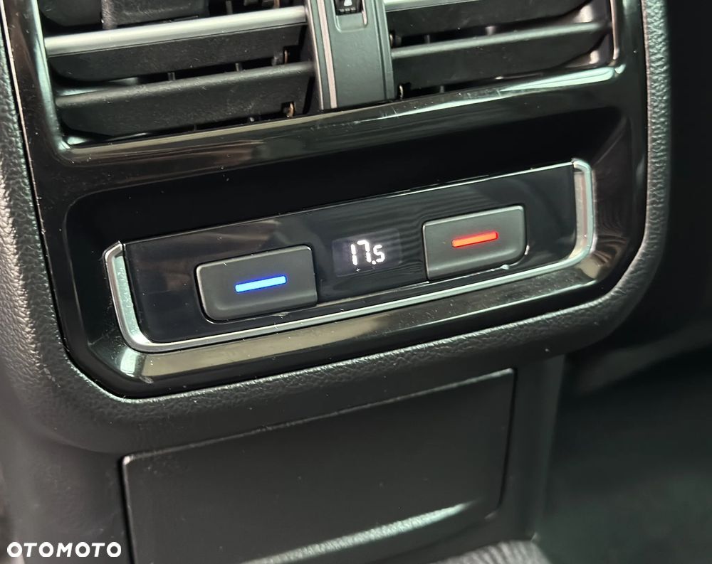 Volkswagen Passat - 32