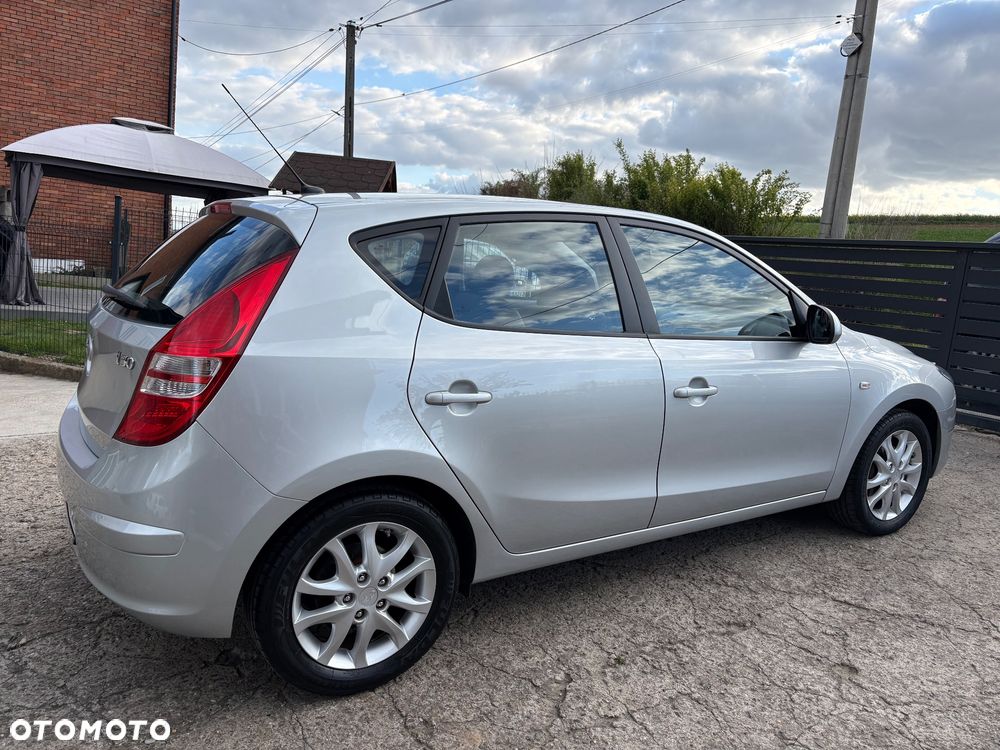 Hyundai i30 1.6 Classic + - 15