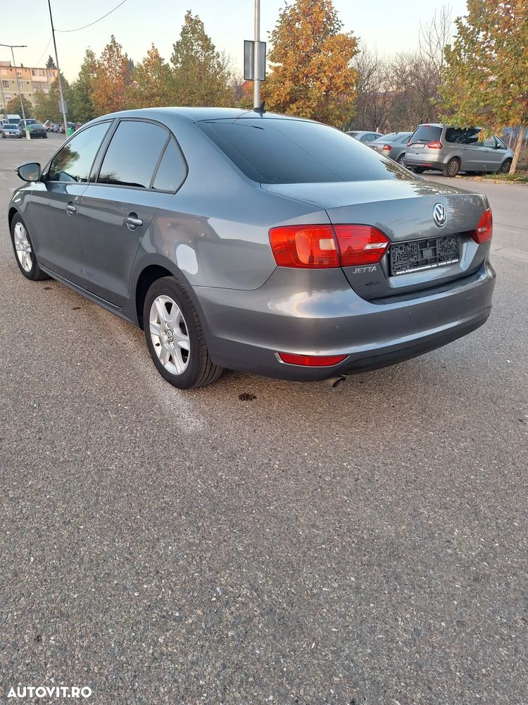 Volkswagen Jetta - 4