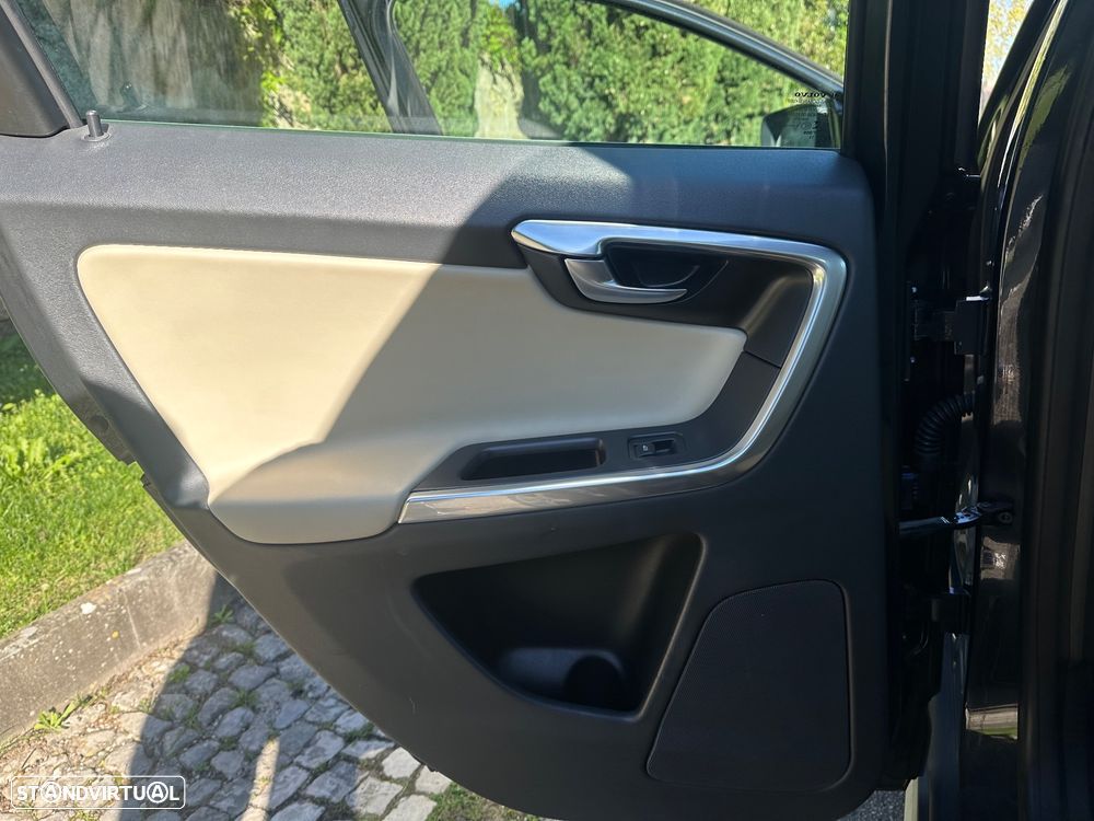 Volvo XC 60 2.0 D4 R-Design 139g Start/Stop - 12