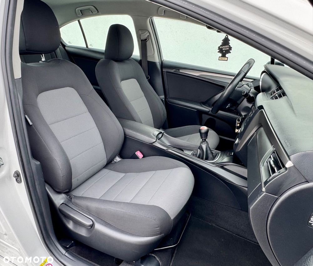 Toyota Avensis 1.6 D-4D Prestige - 12