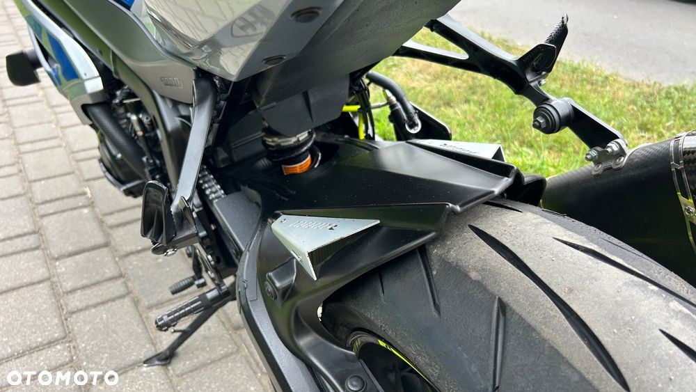 Suzuki GSX-R - 11