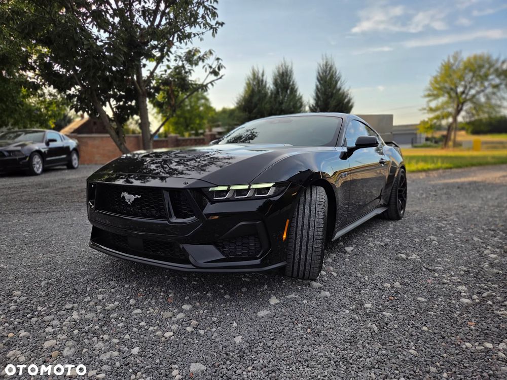 Ford Mustang - 25