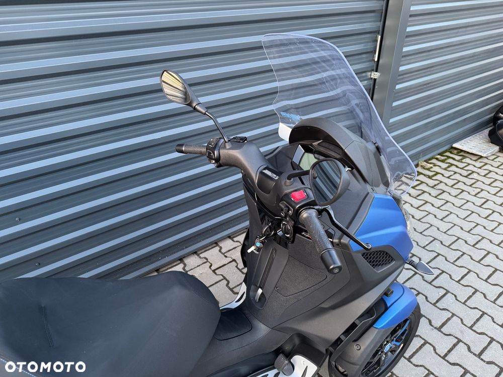Piaggio MP-3 - 11