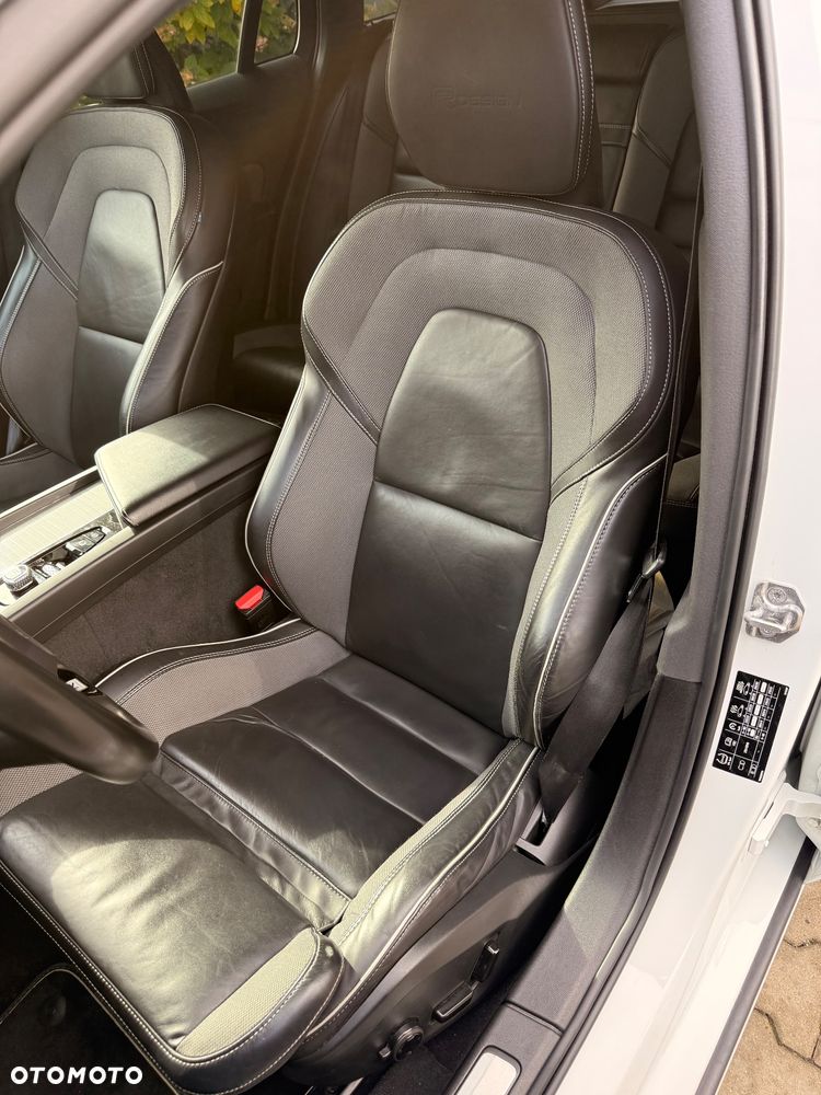 Volvo V60 D4 R-Design - 34